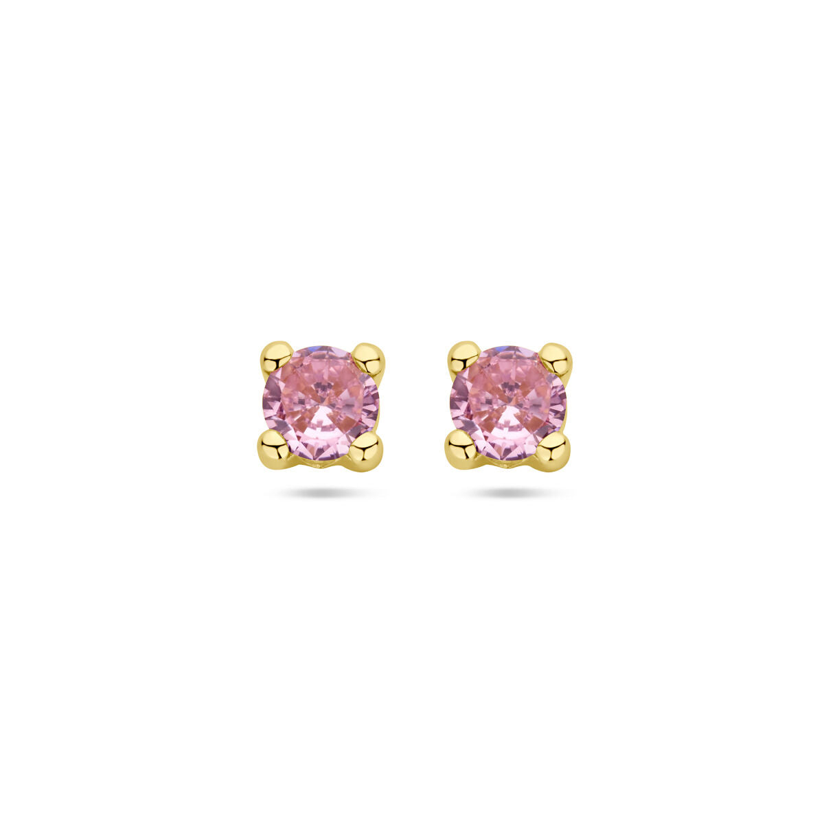 Oorknoppen van 14K geelgoud met ronde roze zirkonia in een vierkante zetting.