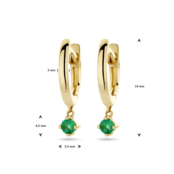Van der Kooij Collectie klapoorringen smaragd 14K geelgoud: 14 mm hoog, smaragdstenen van 4,5 x 3,5 mm, ringdikte 2 mm. Stijlvolle dames oorringen voor elke gelegenheid.