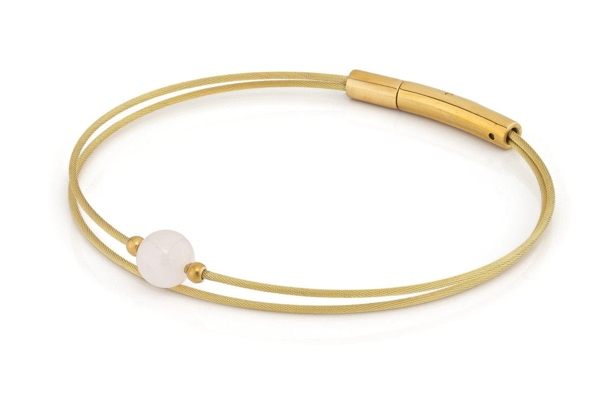 Gouden armband met rozenkwarts, dubbele draad en een ronde rozenkwarts-kraal.