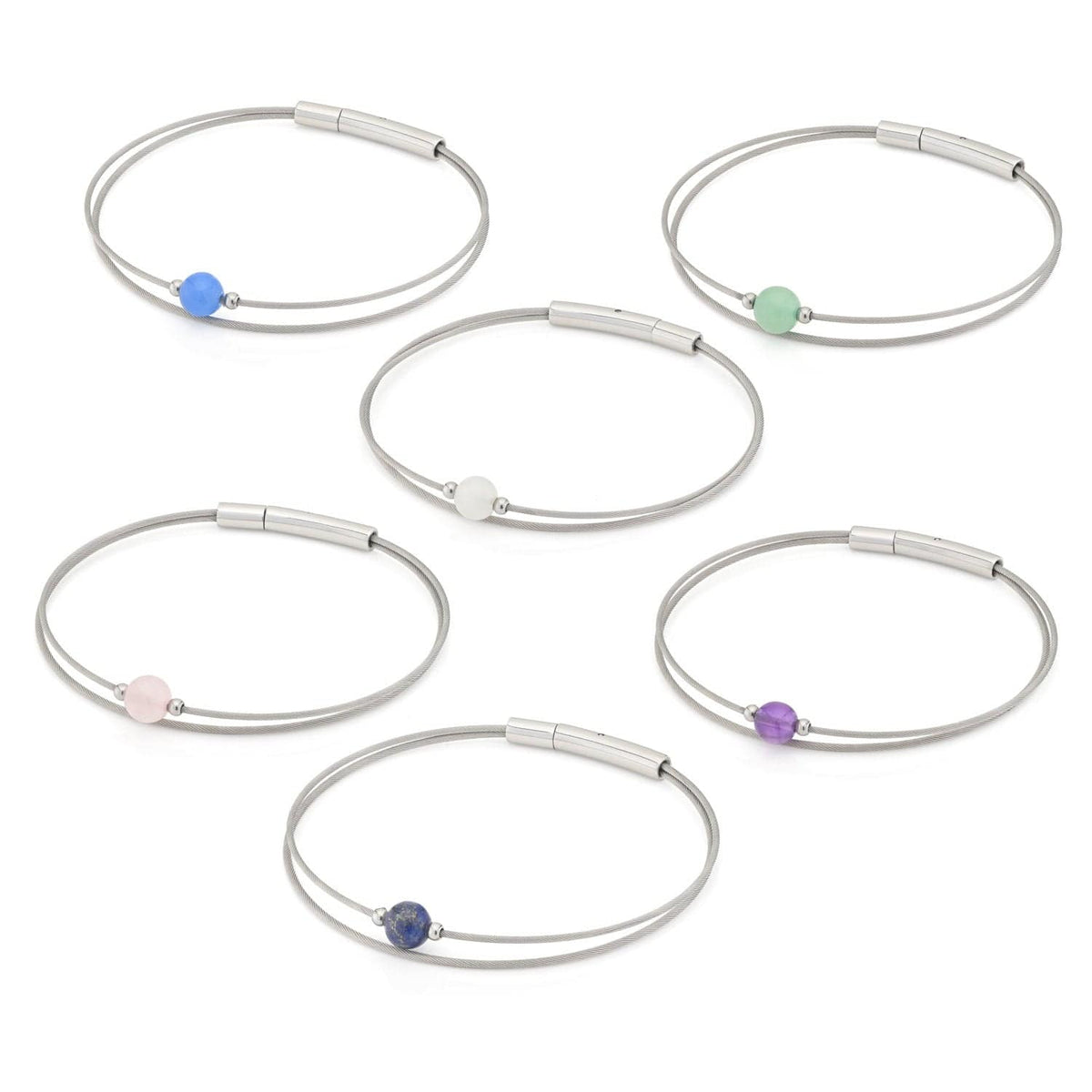 De Thinking of You-Armband Aventurijn A713A van CLIC Creations heeft zes zilveren metalen banden met levendige kralen—blauw, groen, wit, roze, donkerblauw en paars—kunstig gerangschikt in twee rijen tegen een ongerepte witte achtergrond. Perfect als een attent cadeau.