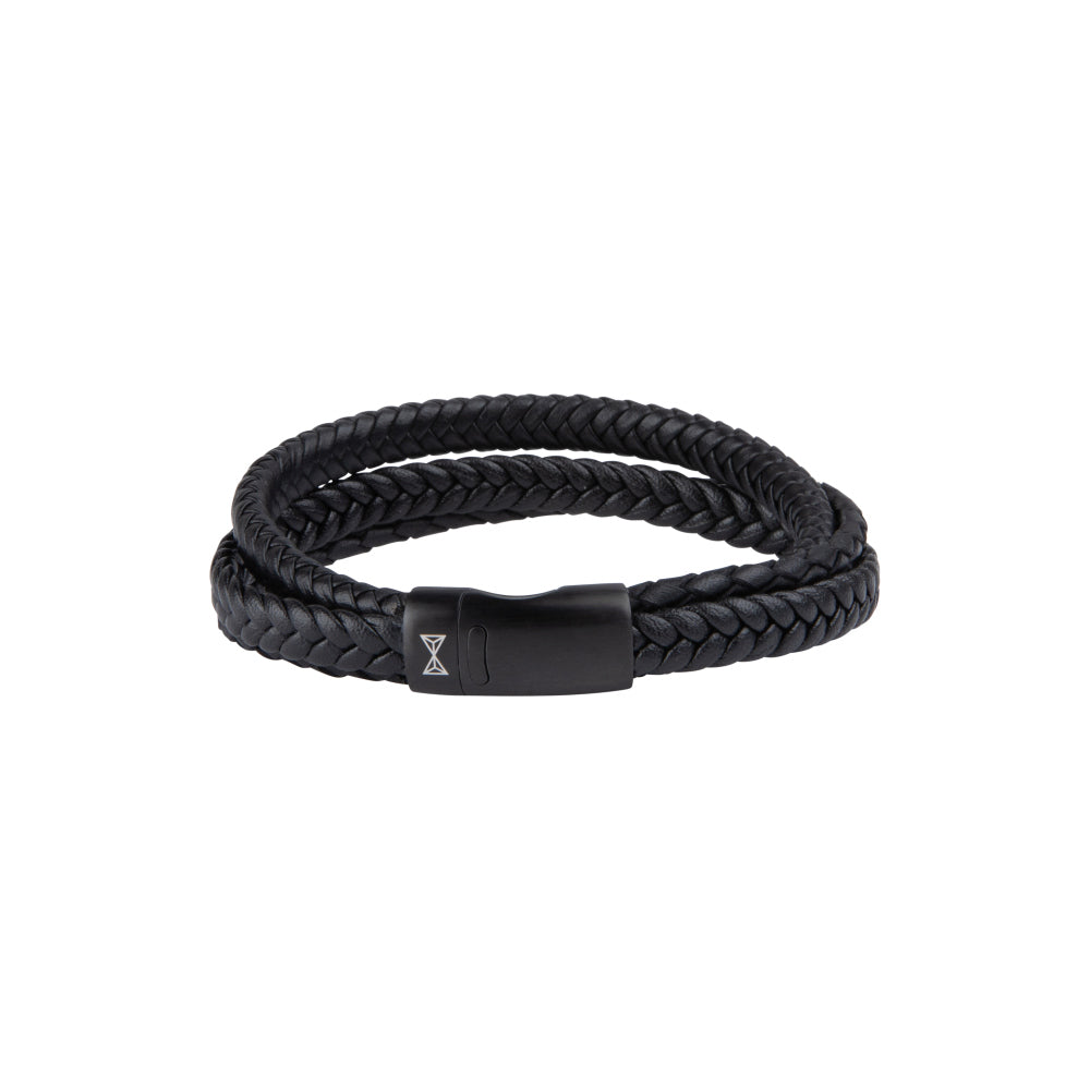 Zwarte leren armband voor heren met drie gevlochten strengen en een zwarte sluiting.