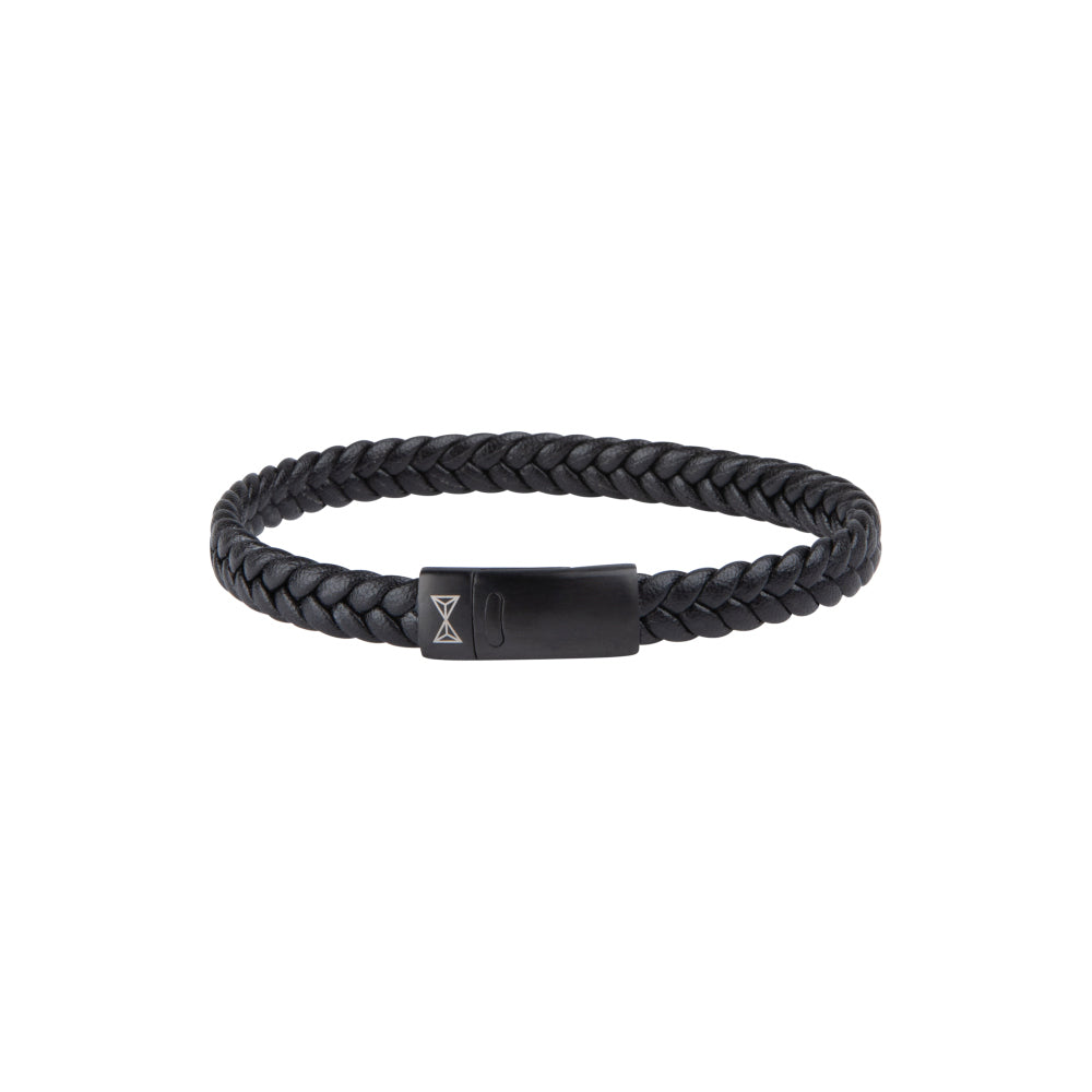 Zwarte gevlochten armband met een gladde zwarte sluiting.