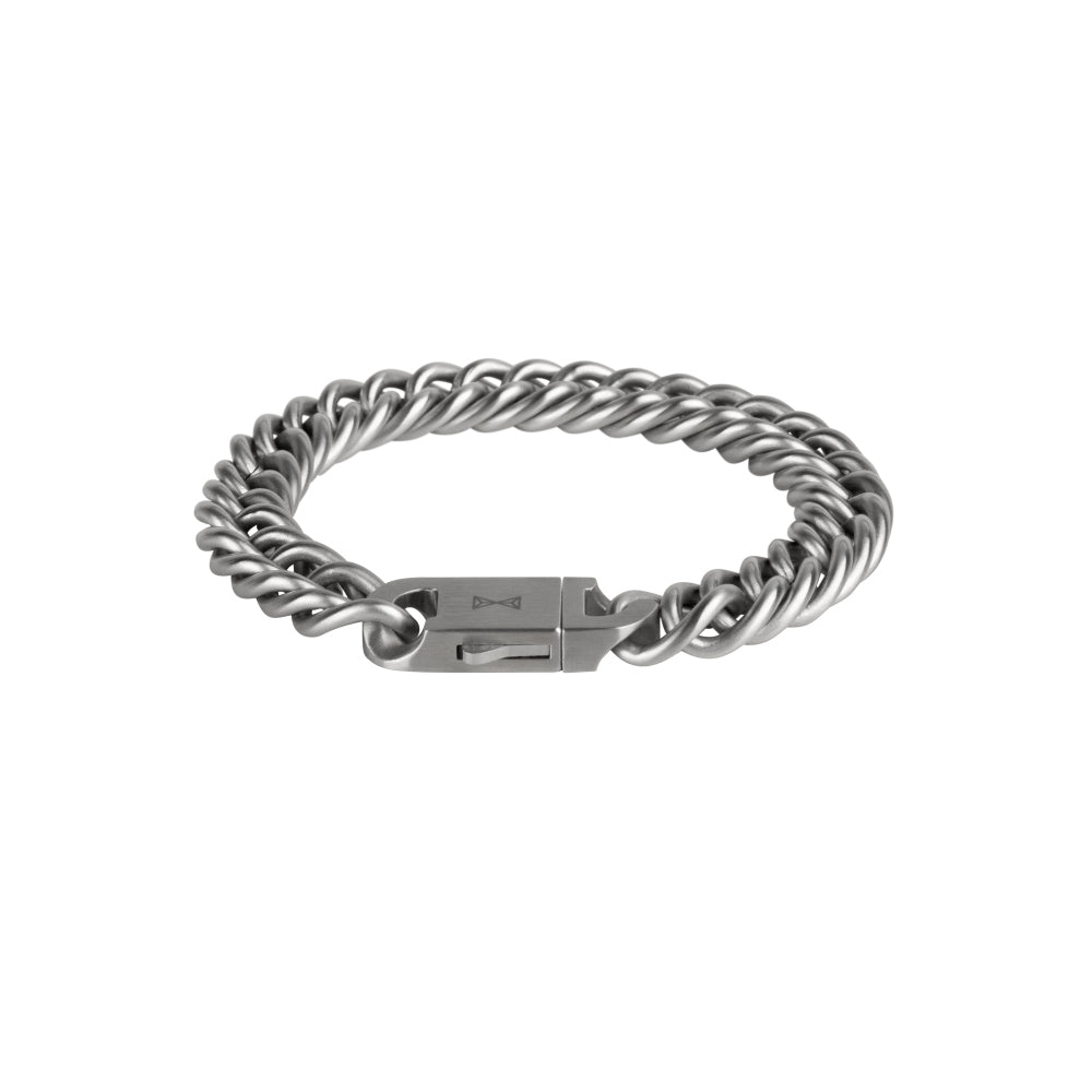 Gourmette armband van inox met een satijnen afwerking en een stevige sluiting.