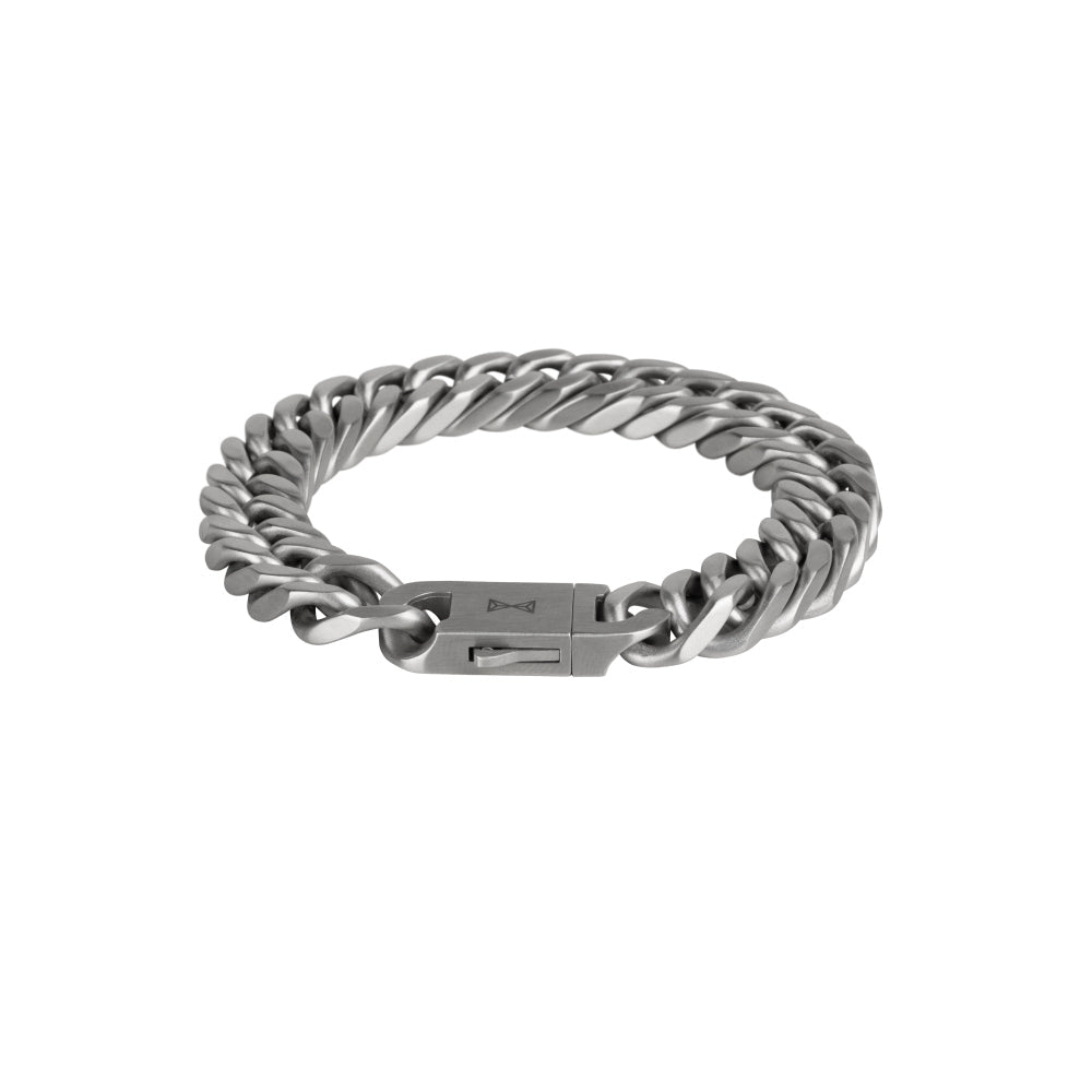 Gourmette armband van inox met een platte schakelstructuur en een satijnen afwerking.