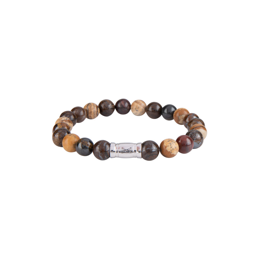 De Kralen armband heren - Olympus van AZE Jewels is een stijlvolle armband met 8 mm ronde, veelkleurige kralen in bruin, beige en donkerrood, afgewerkt met een strakke zilveren cilindervormige sluiting.