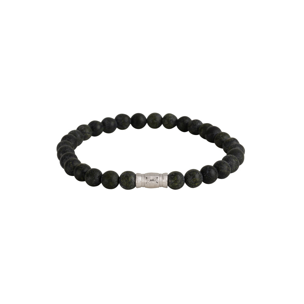 Zwarte armband van 6 mm met ronde stenen en een zilveren tussenstuk.