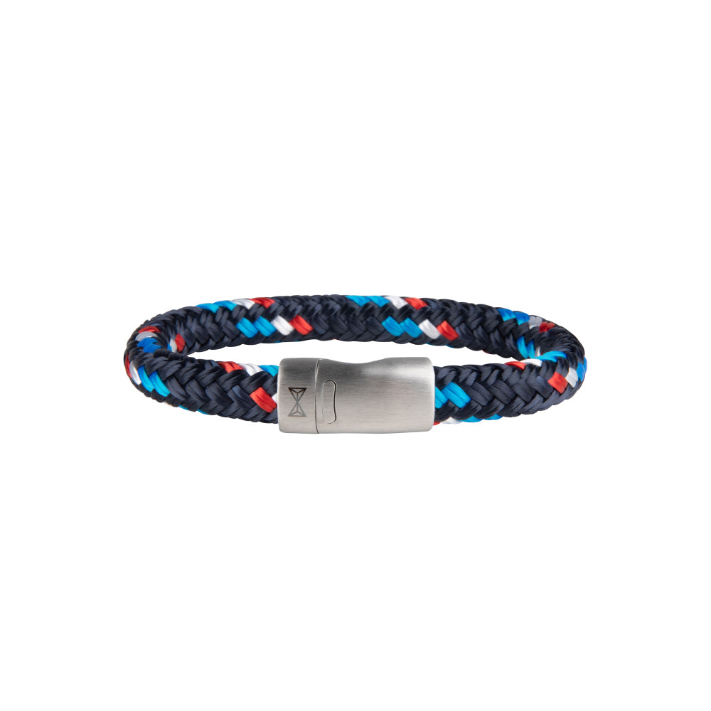 Navy armband van gevlochten textiel met rode en blauwe accenten en een zilverkleurige sluiting.