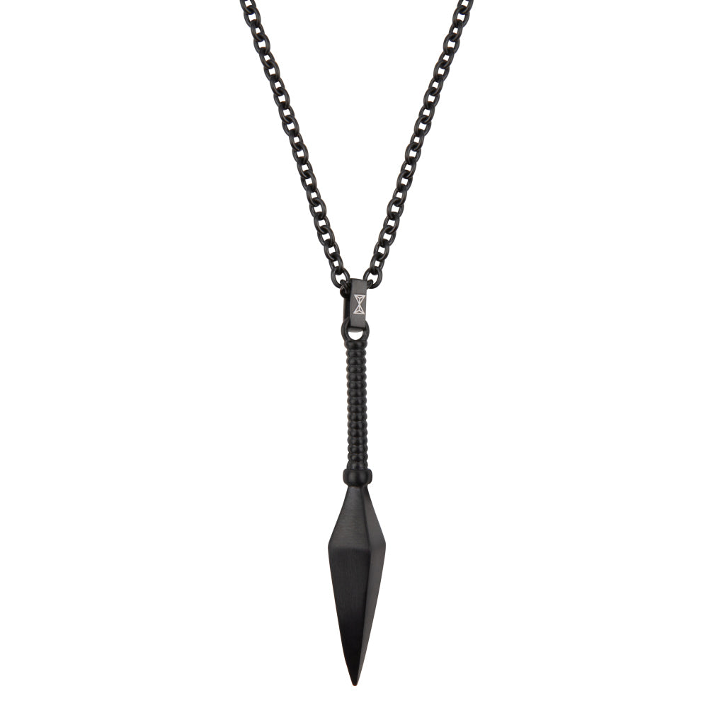 Zwart ketting met een speervormige hanger van glanzend zwart metaal.