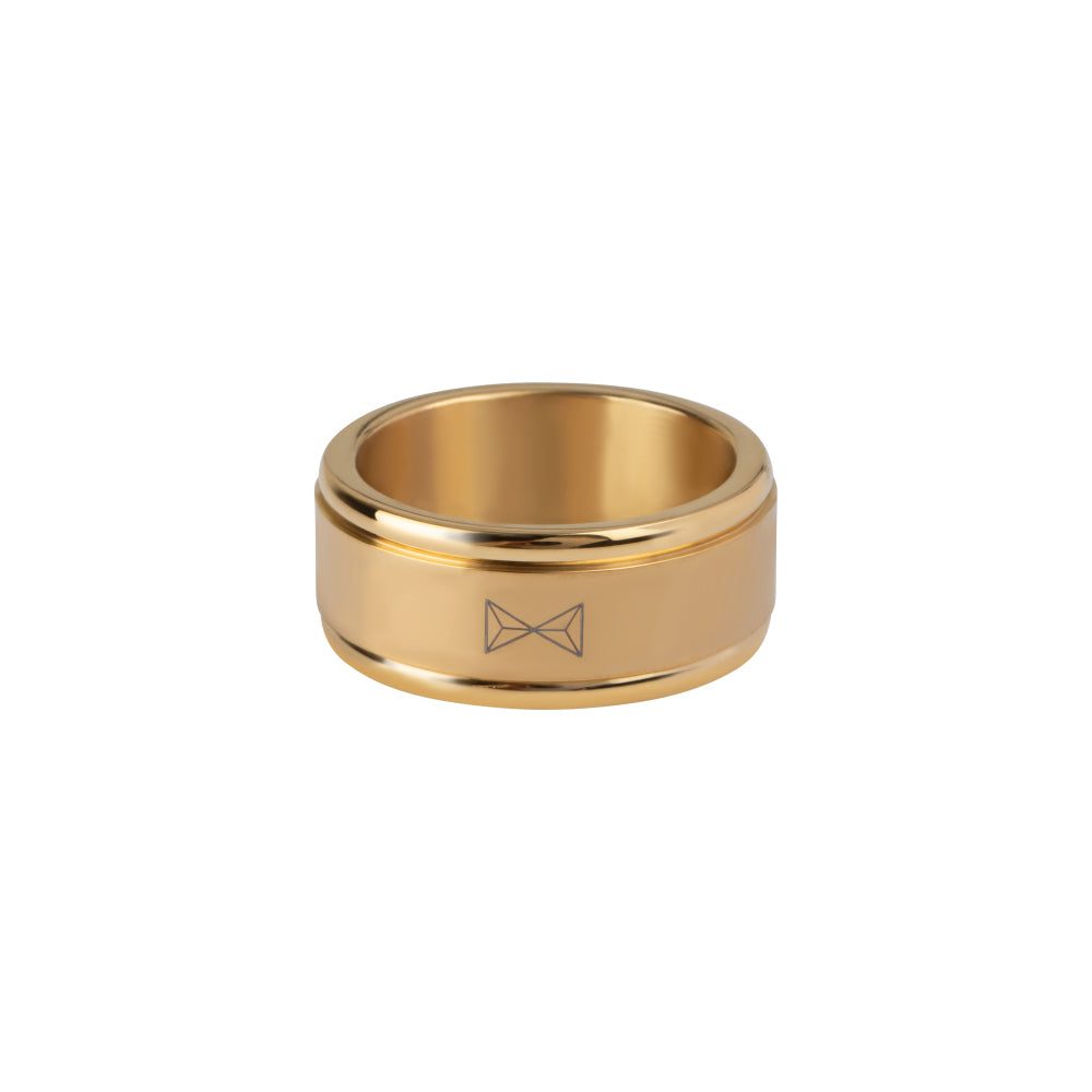 Gouden ring met een gladde afwerking en een subtiele gravure van een strik.