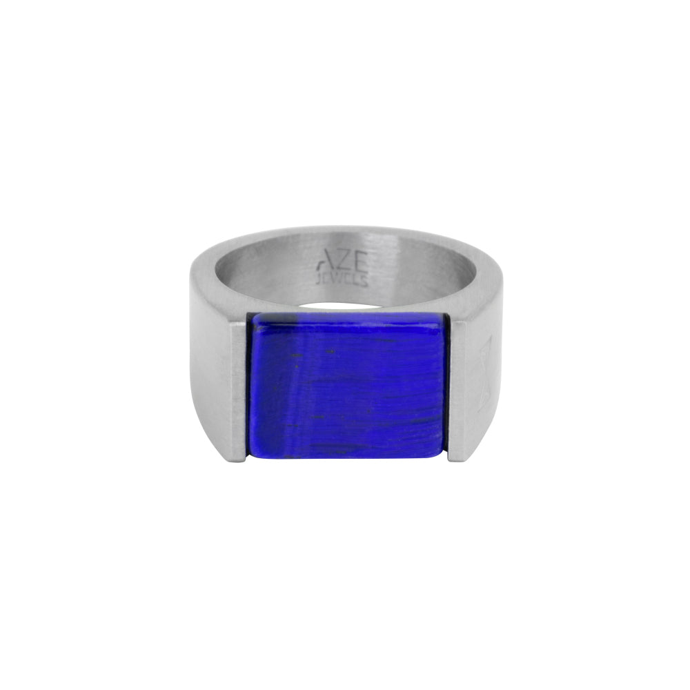 Ring signet van inox met een rechthoekige lapis lazuli steen in een diepe blauwe kleur.