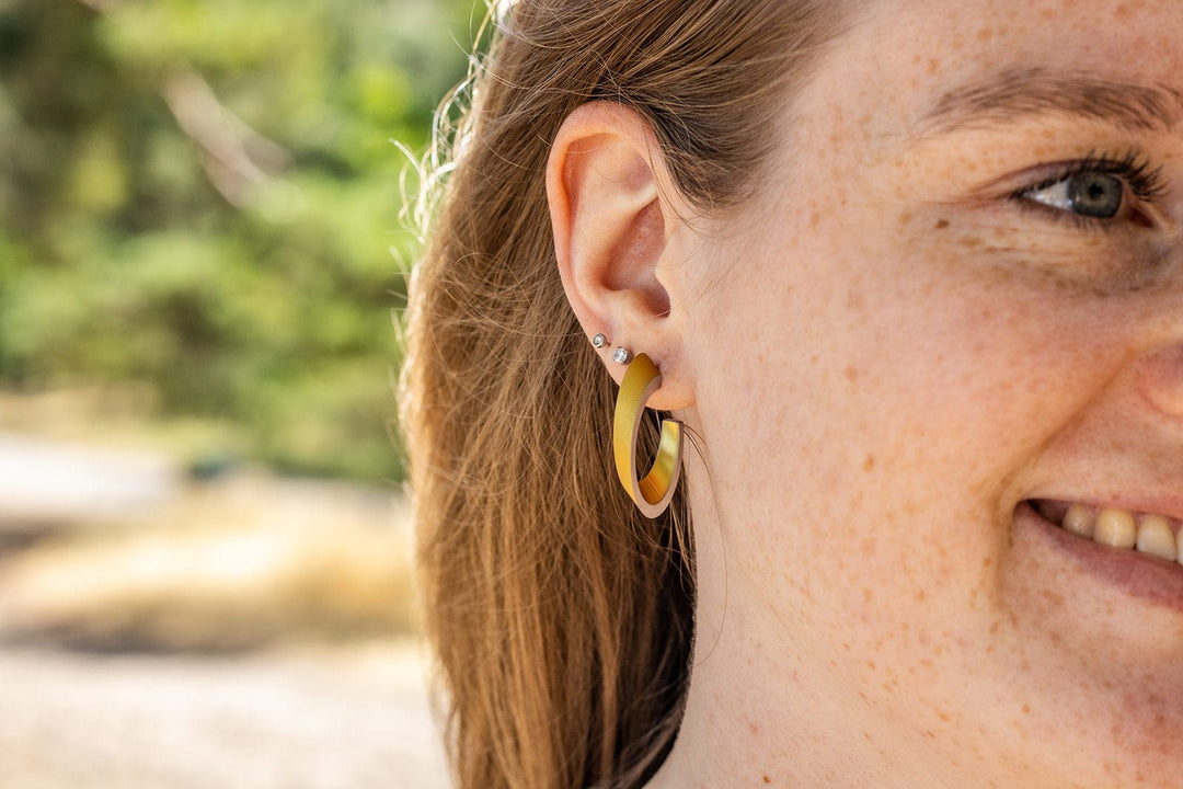 Oval hoop earrings Gold|Yellow O21G