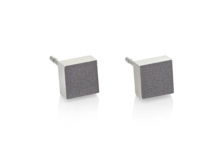 Ear stud Small square Gray O37AG