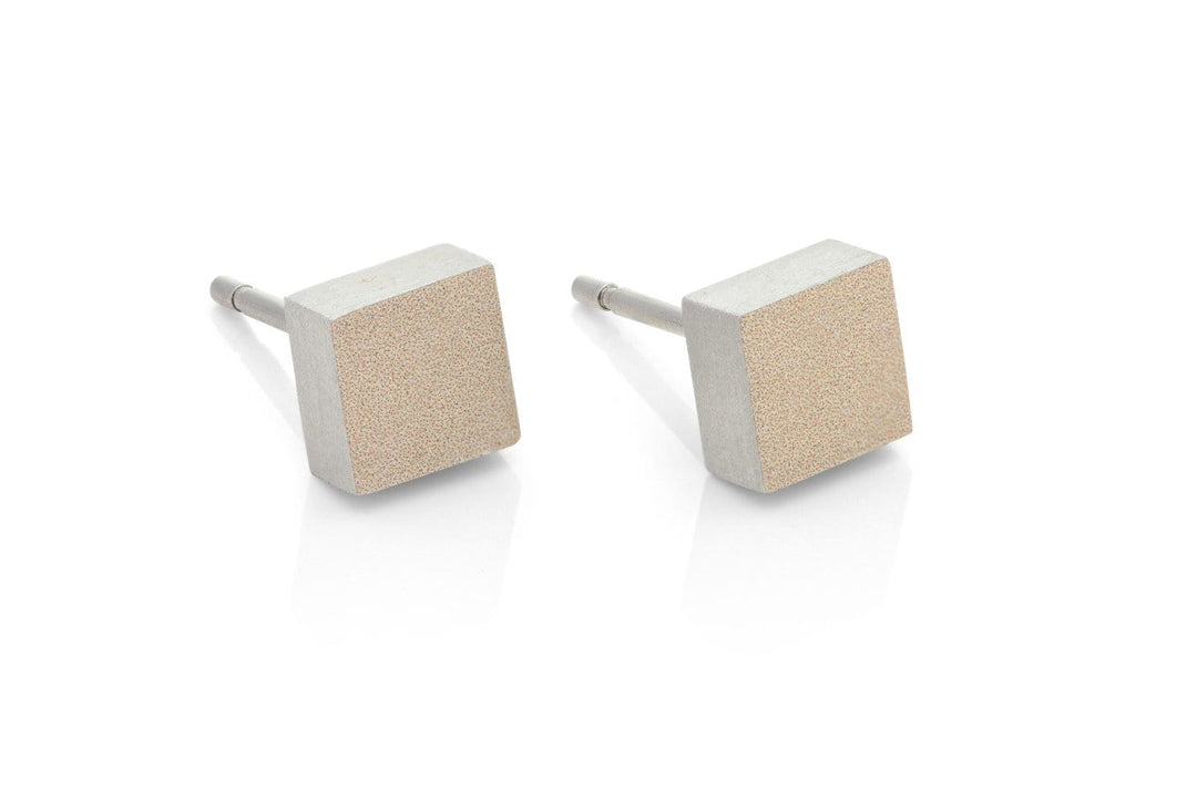 Ear stud Small square Gold O37G