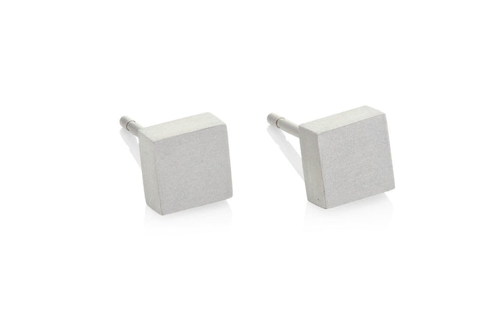 Stud earring Small square O37