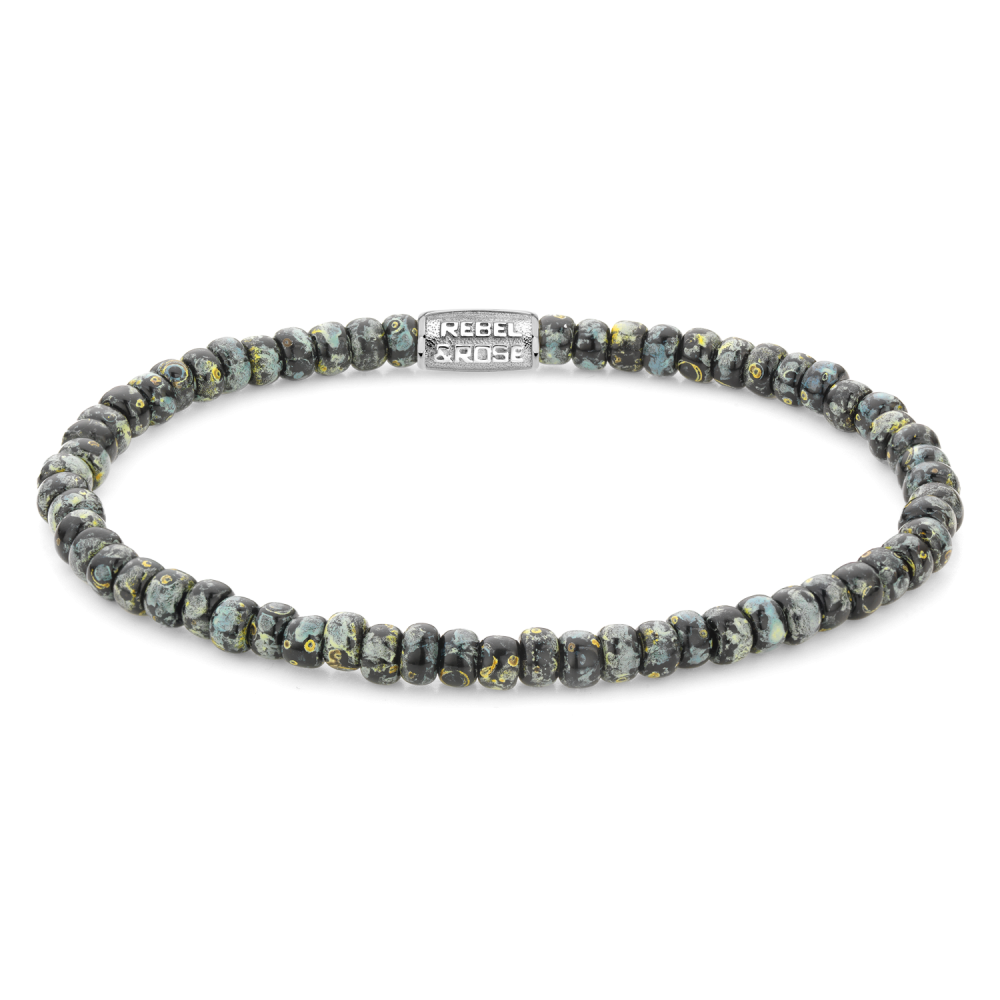 Zwarte kralenarmband voor heren van 4 mm met glanzende glasstenen en een metalen sluiting.