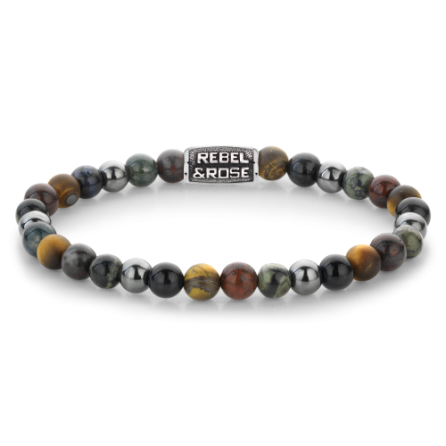 De Stormy Weather Vintage - 6mm heren kralen armband van Rebel & Rose heeft ronde, veelkleurige tijgeroog jaspis kralen en een rechthoekig metalen label met de naam van het merk erin gegraveerd.