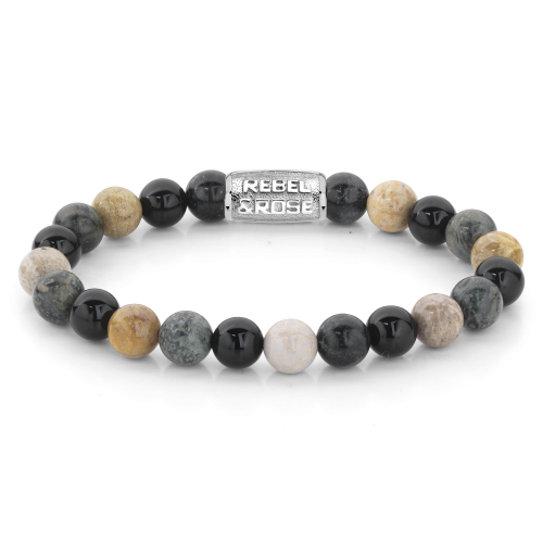De Rebel & Rose Autumn Storm - 8mm - Kralen Heren Armband heeft afwisselend zwarte, grijze en beige kralen met een zilveren REBEL & ROSE bedel - perfect om stijl toe te voegen aan je armbandcollectie.