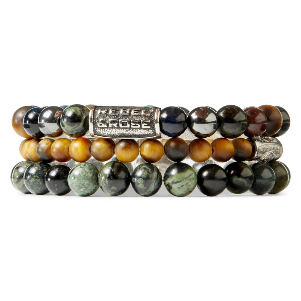 De Green Rocks - 8mm Heren Kralen Armband van Rebel & Rose heeft gepolijste groene, bruine en zwarte kralen met een luxe armbandstijl en een rechthoekig metalen REBEL & ROSE accent - perfect voor de moderne man.