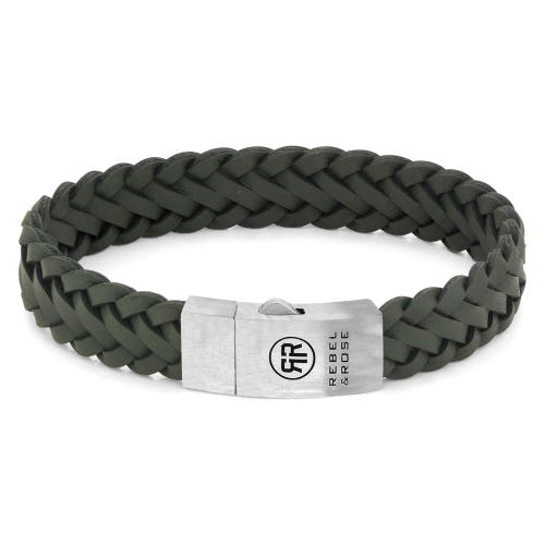 De Rebel & Rose Braided Raw Matt Ranger is een donkergroene, gevlochten leren herenarmband met een zilveren sluiting die gegraveerd is met het Rebel & Rose logo en tekst.