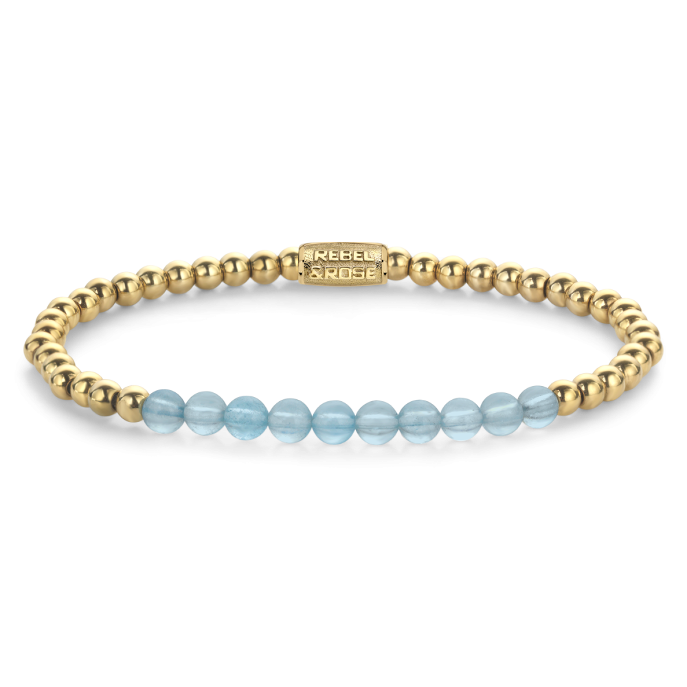 Kralenarmband voor dames met lichtblauwe en gouden kralen, afgewerkt met een glanzende gouden sluiting.