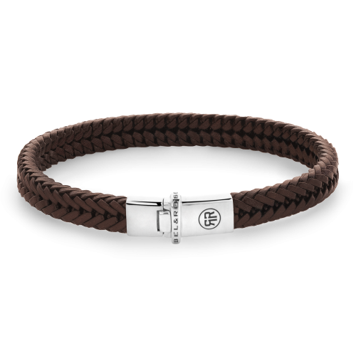 Cognac kleurige leren armband met een gevlochten ontwerp en een zilveren sluiting.