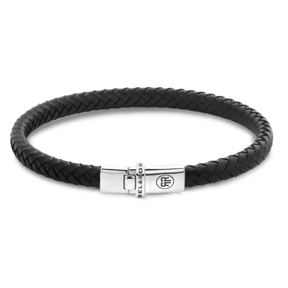 Zwarte herenarmband van gevlochten leer met een zilveren sluiting.
