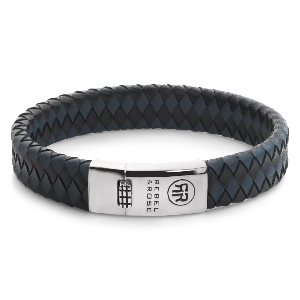 Heren armband van gevlochten zwart en blauw leer met een zilveren sluiting.