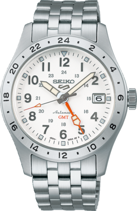 Zilveren herenhorloge met een witte wijzerplaat, GMT-functie en een stalen schakelband.
