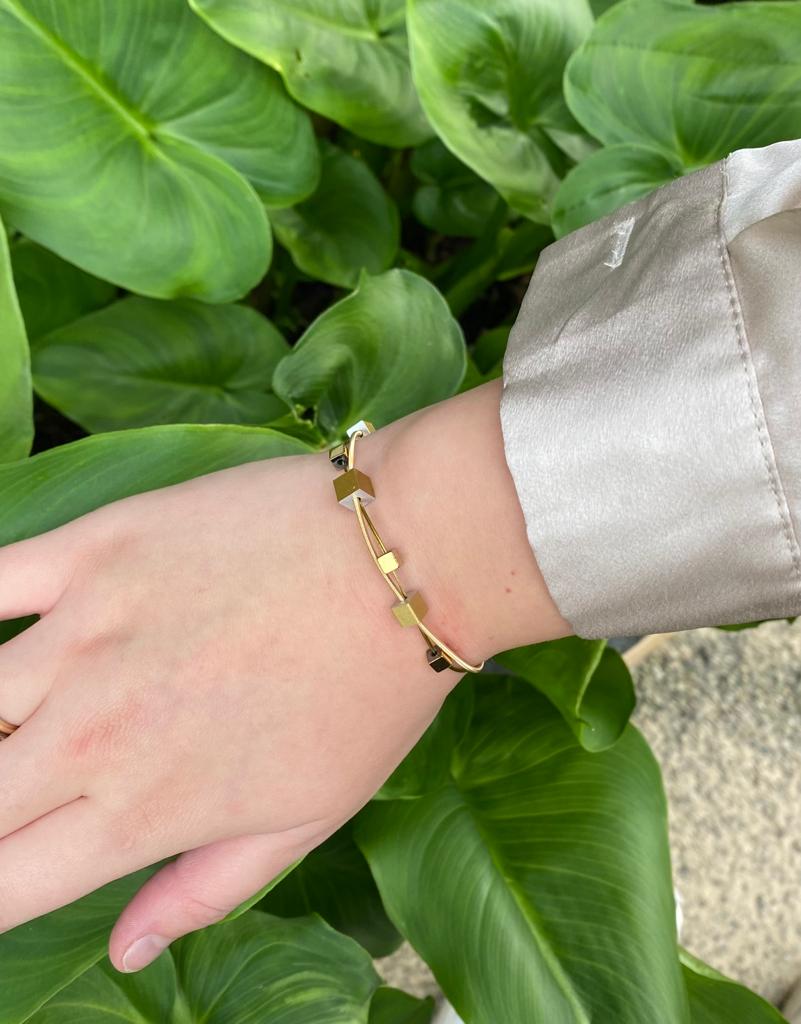 Armband speelse kubusjes goud A257G