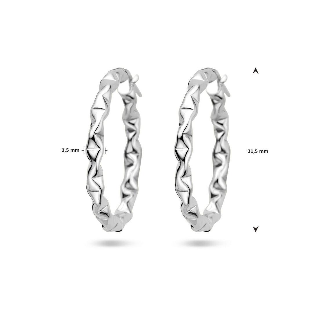 Twee oorringen zilver gerhodineerd van Van der Kooij Collectie met scharniersluiting worden naast elkaar weergegeven op een witte achtergrond, met maatlijnen die hun diameter van 31,5 mm en breedte van 3,5 mm weergeven.