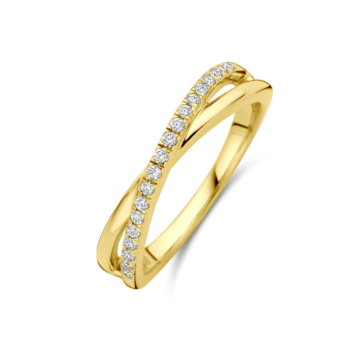 De Van der Kooij Collectie ring met lab-grown diamant 0,15ct h si 14K geelgoud heeft een modern gedraaid ontwerp met één met diamanten bezette band en één gepolijste band, afgebeeld op een witte achtergrond.