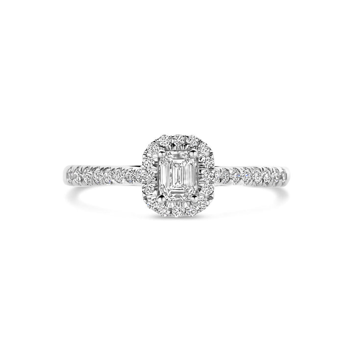 De Van der Kooij Collectie-ring is voorzien van een 0,48ct H SI lab-grown diamant, gezet in 14 karaat witgoud. Het elegante ontwerp wordt geaccentueerd door een sprankelende halo en een met diamanten bezette band.