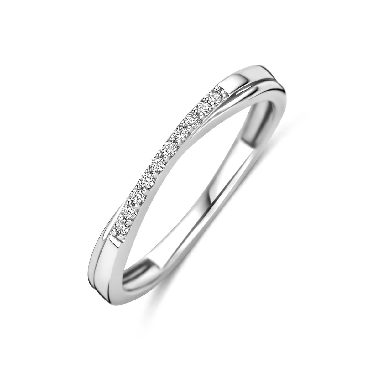 Gerhodineerde zilveren ring met een rechte band en een rij zirkonia-steentjes in entourage stijl.