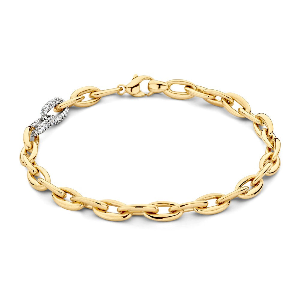 Gouden schakelarmband met een glanzende afwerking en een slot versierd met diamanten.