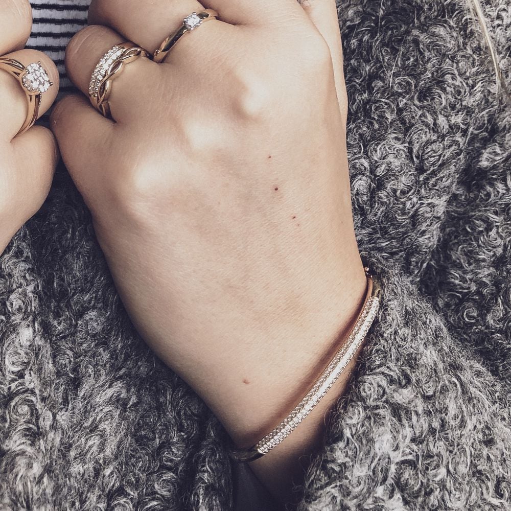 Geelgouden Stijve Armband met Diamant in Pavézetting – 14 Karaat Goud, 1.02 Karaat Diamant, Luxe Armband voor Dames