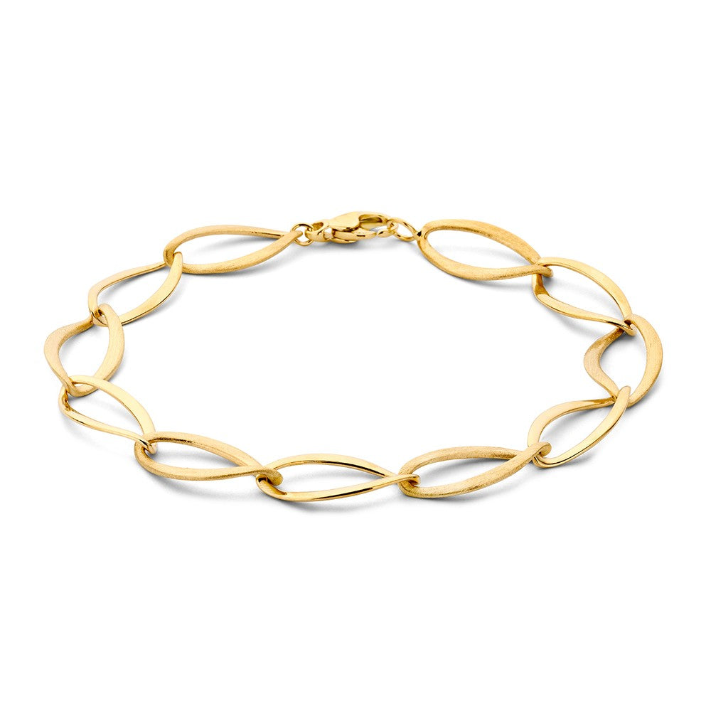 Geelgouden armband met een schakelpatroon van ovale schakelvormen en een karabijnsluiting.