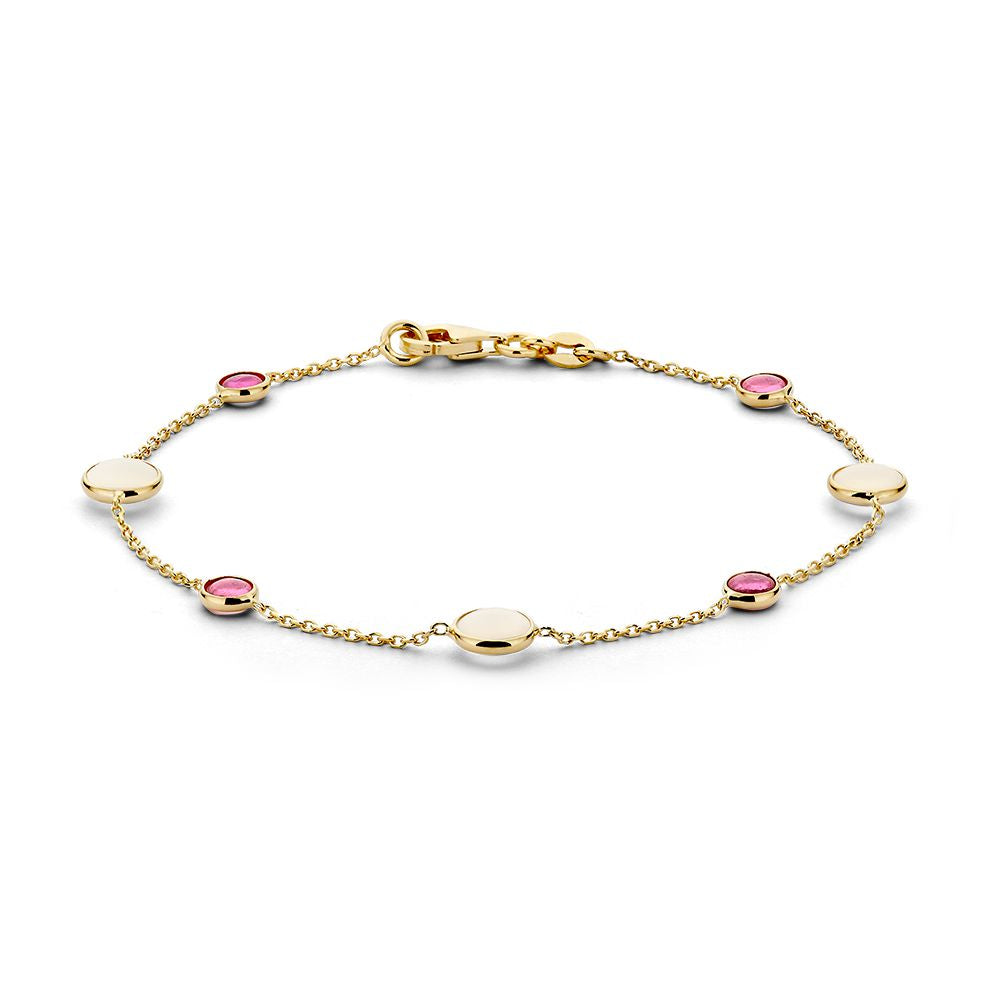 Armband van 14 karaat geelgoud met maansteen en robijn, 19 cm lang, met ronde schakels.