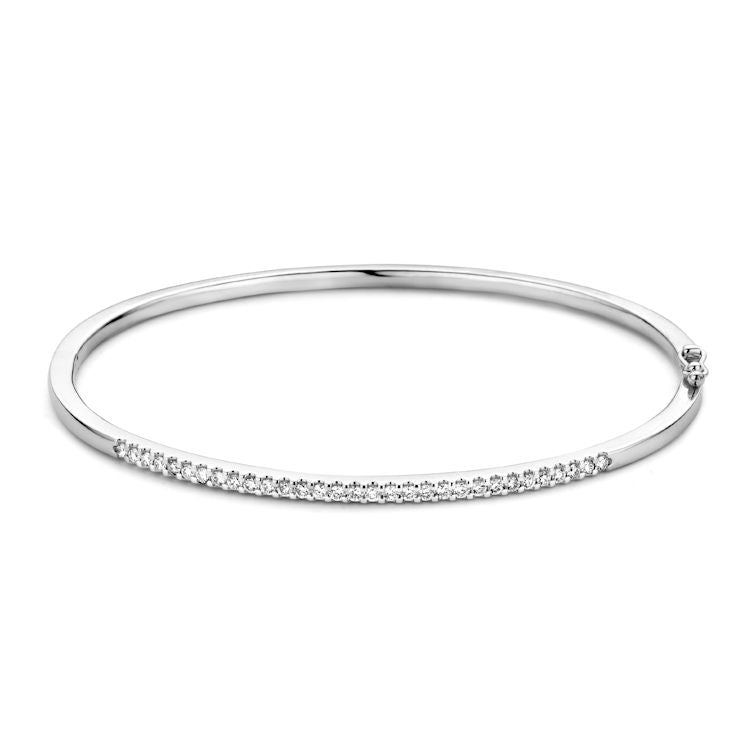 Witgouden slavenarmband met gerhodineerde afwerking en 31 briljanten, 0.51 crt, strak en modern ontwerp.