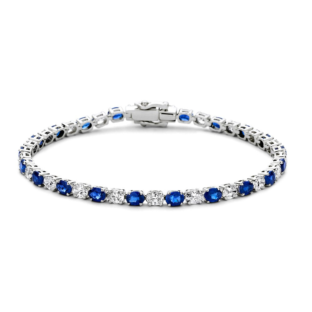 Witgouden armband met diamanten en blauwe saffieren, 14 karaat, met een glanzende afwerking en een sluiting.