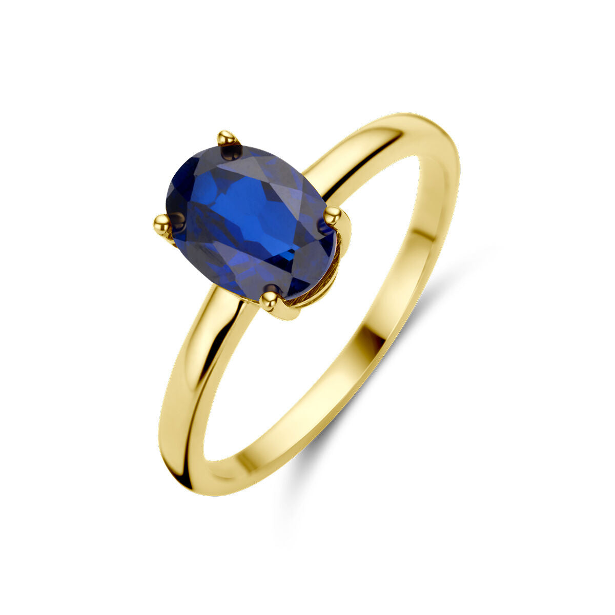 De Van der Kooij Collectie ring saffier 14K geelgoud is een ovaal geslepen blauwe saffier in een solitaire zetting, gepresenteerd op een witte achtergrond.