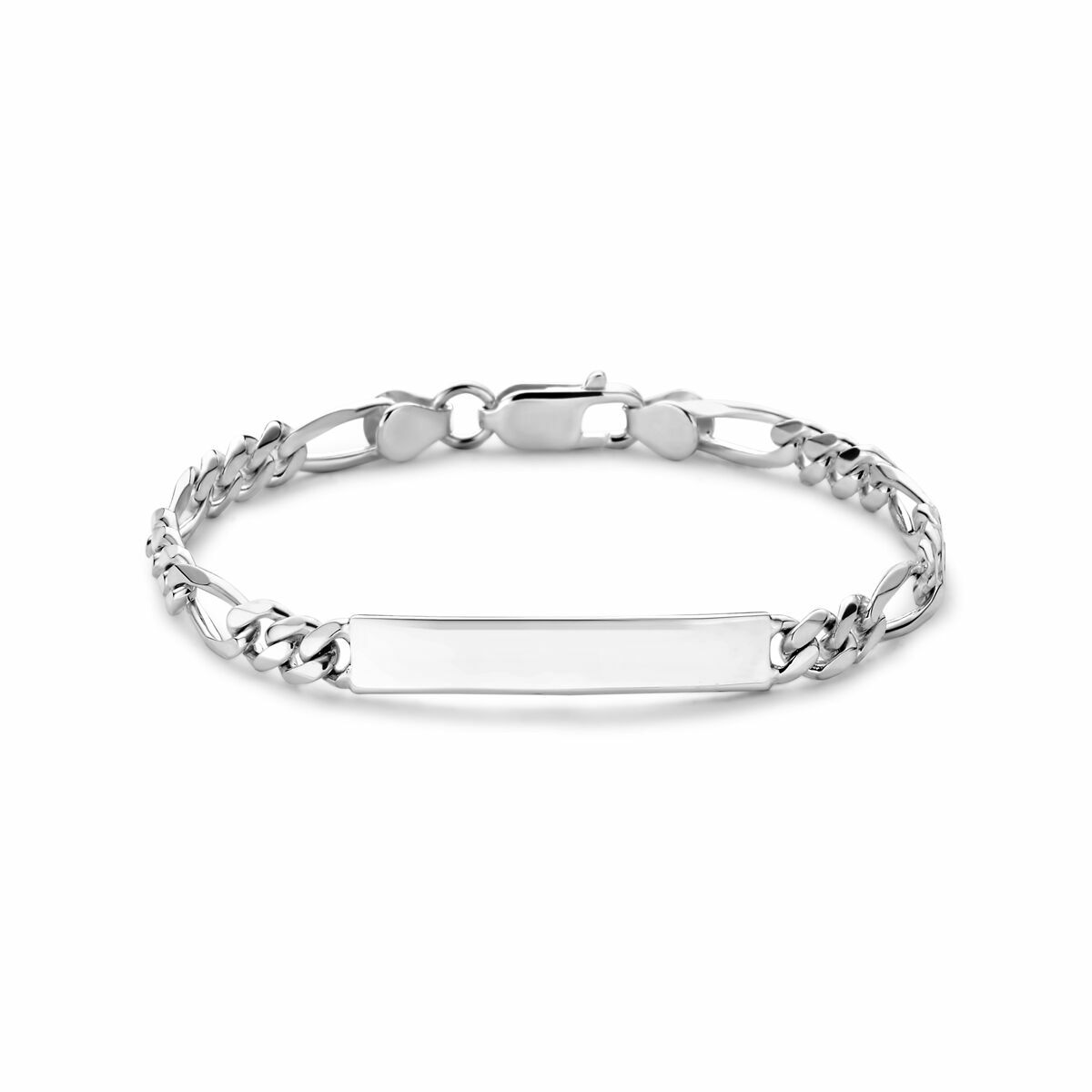 De Van der Kooij Collectie graveerarmband figaro plaat 6,0 mm zilver wit is een heren armband met een platte ID plaat, karabijnsluiting, gepolijste afwerking en klassieke in elkaar grijpende figaro schakel schakels.