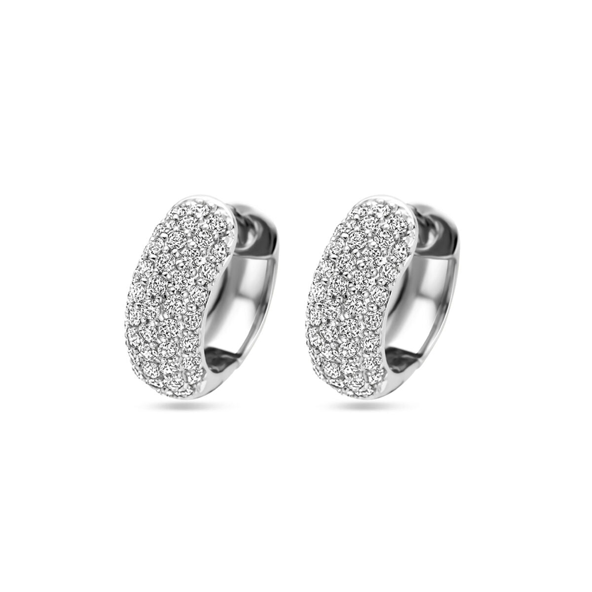 Zilveren klapoorringen van 16 mm met een gerhodineerde afwerking en bezet met zirkonia steentjes.