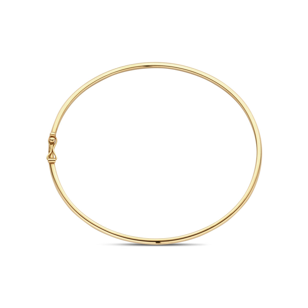 De bangle dop ronde buis 2,4 mm 60 x 52 mm in 14K geelgoud van Van der Kooij Collectie is een minimalistische sieraad, elegant van ontwerp en prachtig gepresenteerd tegen een witte achtergrond.