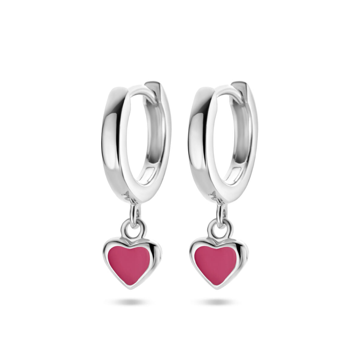 Een paar Van der Kooij Collectie klapoorringen hart zilver gerhodineerd met roze hartvormige bedels, perfect voor kinderen en afgebeeld op een witte achtergrond - een ideaal Valentijnscadeau.