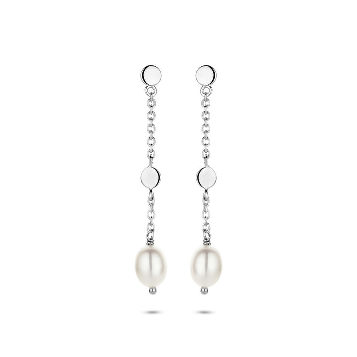 Van der Kooij Collectie oorhangers parel zilver gerhodineerd: zilverkleurige gerhodineerde oorhangers met een kettingdesign, ronde steker bovenaan en een witte ovale zoetwaterparel gebruikt.