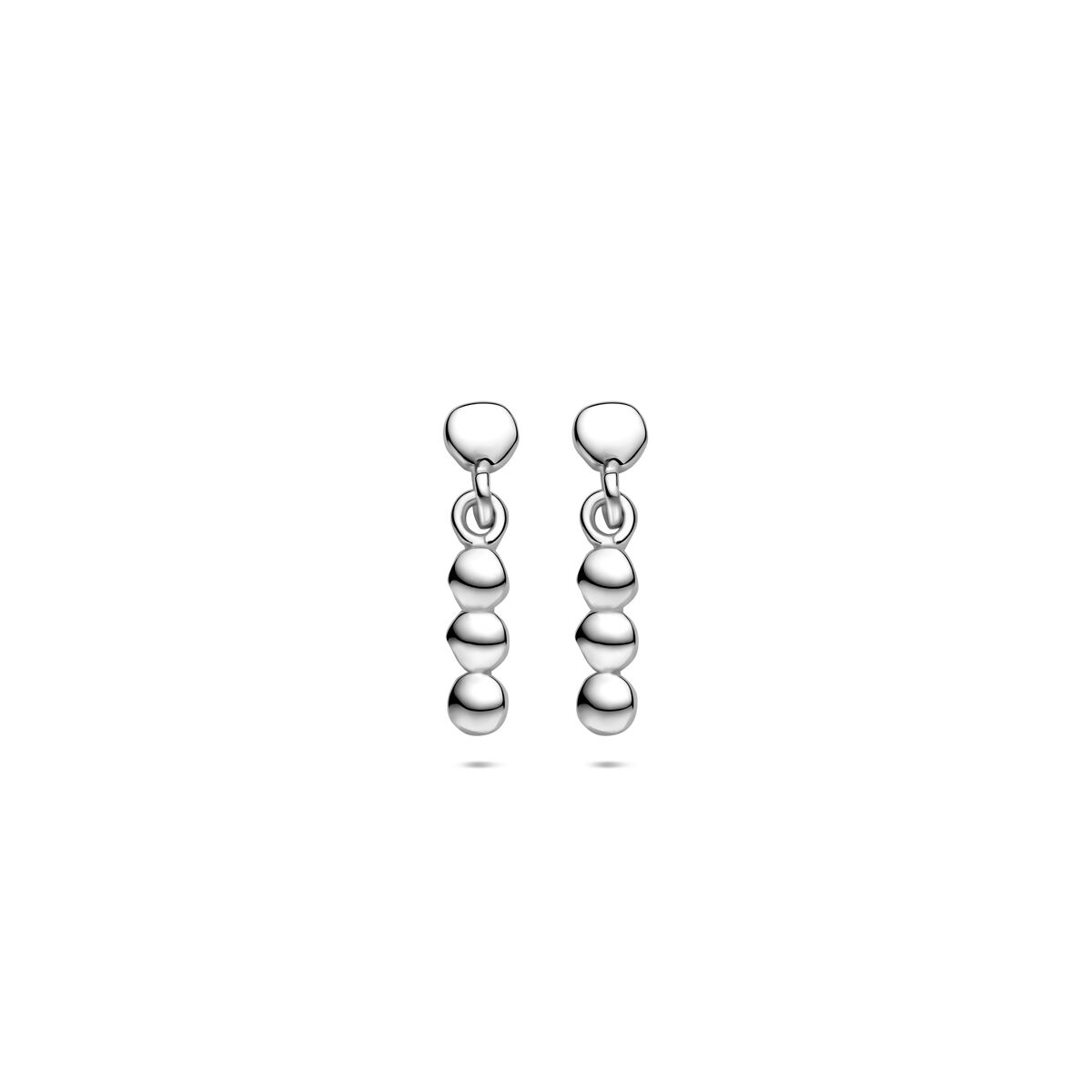 Zilveren oorhangers van gerhodineerd 925 zilver met drie ronde schijven in aflopende grootte.