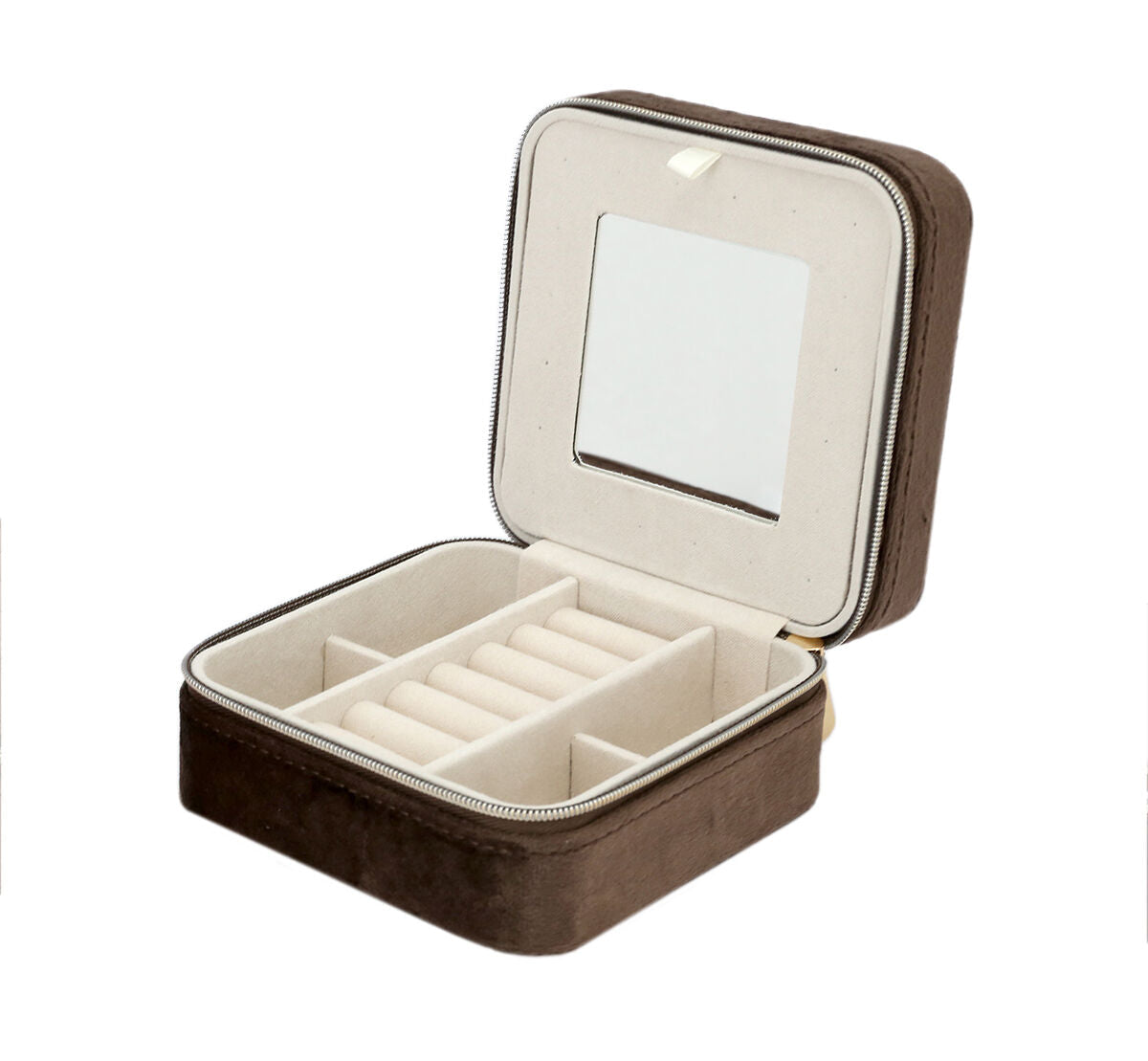 De Van der Kooij Collectie sieradendoos bruin toebehoren heeft een zacht beige interieur, verdeelde vakken, ringhouders en een vierkante spiegel in het deksel.