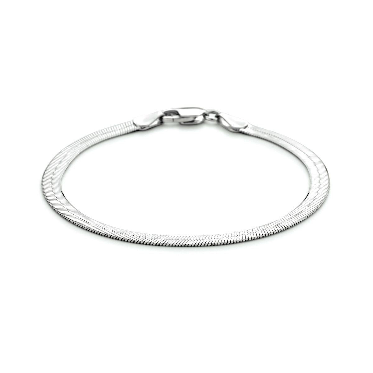 Zilveren armband van 4,5 mm met gerhodineerde afwerking en een sluiting.