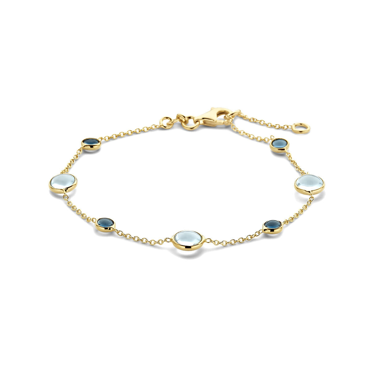 De Van der Kooij Collectie Gouden armband dames blauw topaas en london blue topaas 14K is een delicate armband met verstelbare ketting en stevige karabijnsluiting, versierd met blauwe edelstenen.