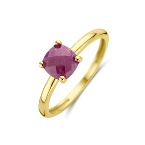 Ring met rode steen